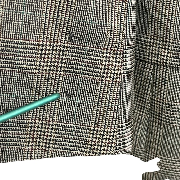 Burberrys 42 Prince of Wales Check Tweed Small Holes See Images 100% Wool - Picture 9 of 10